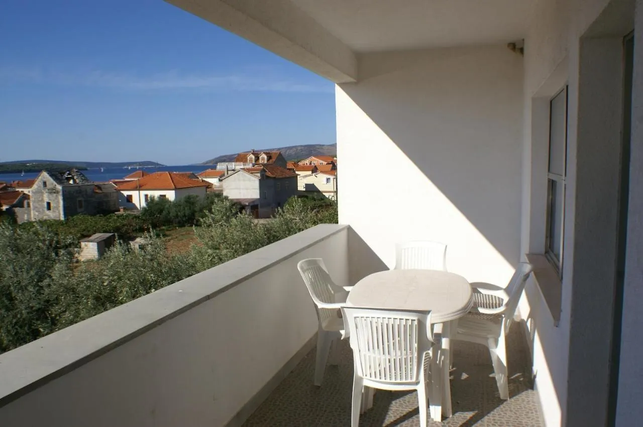 Apartments By The Sea Seget Donji, Trogir - 2041 0*,  קרואטיה