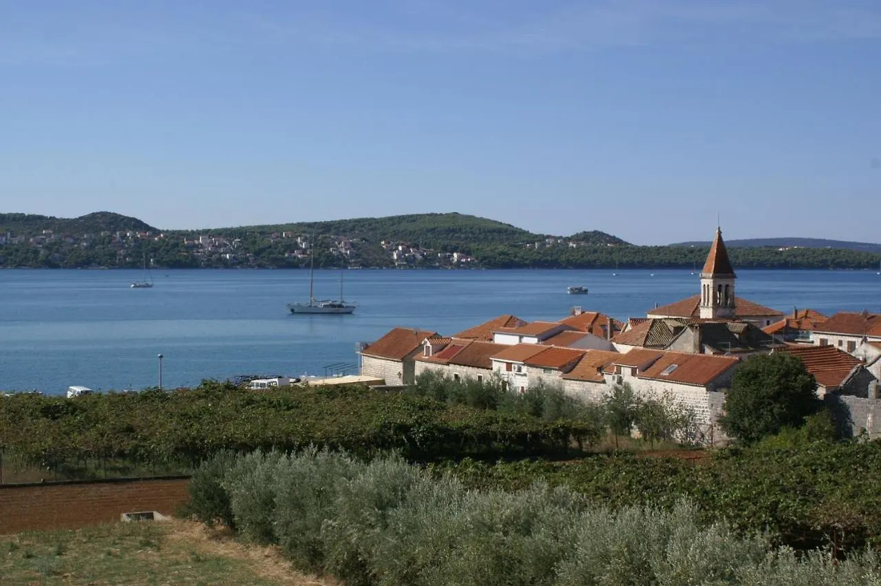 Apartments By The Sea Seget Donji, Trogir - 2041 0*,  קרואטיה